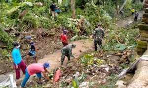 Koramil Pulomerak Melakukan Kerja Bakti Jum’at Bersih