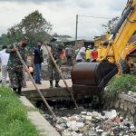 Koramil 2301/Cilegon Melaksanakan Pembersihan Sungai Pasar Kranggot