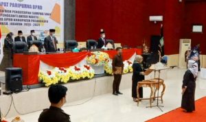 Ketua DPRD Pasangkayu Melantik PAW Anggota Masa Jabatan Priode 2021-2024