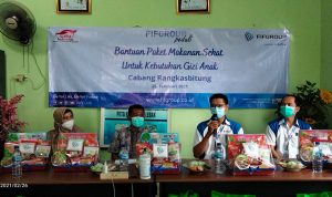 FIFGroup Cabang Rangkasbitung Bagikan Paket Makanan Sehat