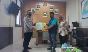 Terima Penghargaan HPN Award 2021, Kapolres Lebak Ingatkan Wartawan Mau Divaksin