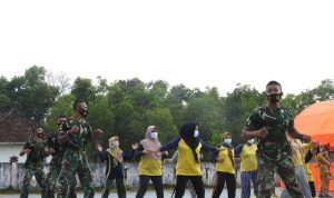 Senam Bersama Satgas TMMD 110 Dan Warga Patuhi Protokol Kesehatan