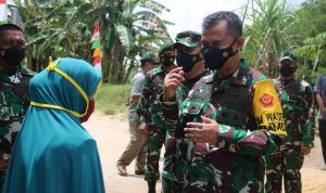 Bu Sainah Terkejut Rumahnya Didatangi TNI Berpangkat Jenderal Bintang Dua