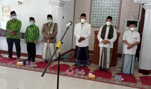 Sanuji Pentamarta Melantik Ketua DKM Masjid At-thohirin Kota Cilegon