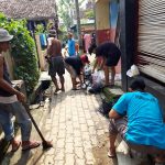 Antisipasi Banjir, Saung Hijrah Bersama Warga Kebon Kopi Lakukan Normalisasi Aliran Gorong-Gorong