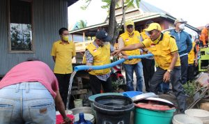 Ketua Partai Golkar Jeneponto Salurkan Bantuan ke Korban Banjir di Tarowang