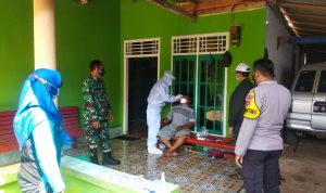 Babinsa Koramil 03/Marga Tiga Dampingi Tim Medis Lakukan Swab Antigen Warga Binaan
