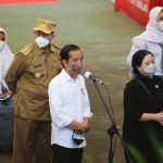 Didampingi Gubernur Banten, Presiden Jokowi Tinjau Vaksinasi di SMAN 4 Kota Serang