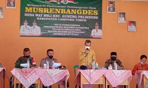 Dukung Pembangunan Desa, Babinsa Koramil 429-10/Labuhan Maringgai Hadiri Musren