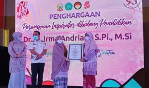 Patut di Puji, Ketua TP PKK Takalar Raih Penghargaan Perempuan Inspirator Bidang Pendidikan