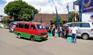 Jum’at Berkah, DPD Nasdem Lebak Bagikan Nasi Kotak untuk Warga