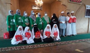HPN 2022, PWI Peduli Pusat Gandeng IKWI Menyerahkan 1500 Paket Beras ke Santri dan Panti Asuhan di Kendari