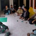 Babinsa Koramil 2303/Pulomerak Giat Komsos Pemerataan Program VaksinBabinsa Koramil 2303/Pulomerak Giat Komsos Pemerataan Program Vaksin