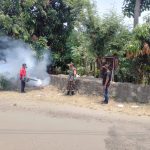 Anggota Koramil 2307/Ciwandan Giat Karbak Penyemprotan Nyamuk DBD