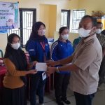 Warga Desa Martasari Menerima CSR PT Mamuang