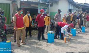 Koramil Way Jepara Dampingi PMI Adakan Penyemprotan Disinfektan Fasilitas Umum