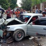 DIduga Hindari Sepeda Motor, Dua Kendaraan Adu Kambing di Jalan Raya Jebu