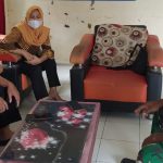 Babinsa Koramil 2306/Mancak Giat Komsos Menghimbau Warga Menerapkan Prokes