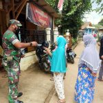 Babinsa Koramil 2306/Mancak Giat Bintahwil Pembagian Masker