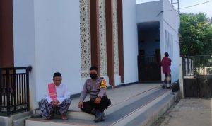 Bhabinkamtibmas Polsek Malingping Sambang Tokoh Agama di Desa Pagelaran