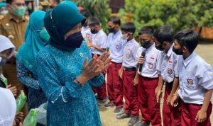 Ketua TP PKK Hasnah Syam Pantau Vaksinasi Anak di Beberapa Sekolah Dasar