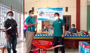 PT Pasangkayu Serahkan Bantuan Alat Perkebunan ke Koperasi SJA