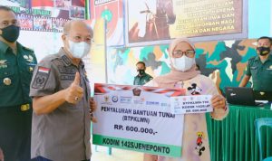 Ratusan Pedangan Menerima Bantuan di Makodim Jeneponto, Iksan Iskandar: Terima Kasih Bapak Dandim