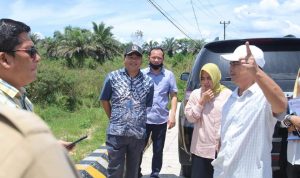Pengerjaan Jalan Lintar Timur Sungailiat Jadi Perhatian Tim dikomandoi oleh Adet Mastur