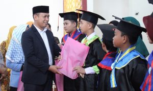Wisuda Ratusan Santri, Bupati Ajak Orang Tua Ciptakan Generasi Qurani