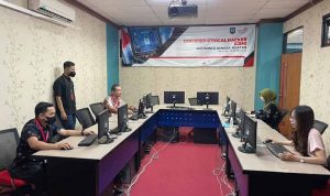 H. Riza Herdavid Bupati Basel Mengapresiasi Pegawai yang Berhasil Raih Sertifikat Lisensi CEH