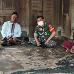 Babinsa Koramil 2304 Anyar Giat Komsos Membahas Tentang Vaksinasi