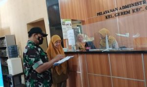 Babinsa Koramil 2306/Mancak Giat Komsos Membahas Tentang Covid 19