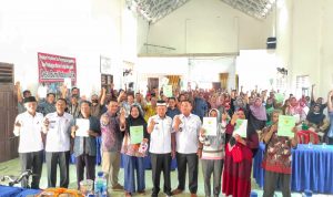 Dawam Bupati Lampung Timur Menyerahkan 640 Sertifikat PTSL di Kecamatan Way Jepara
