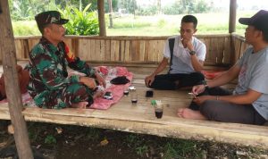 Babinsa Koramil 2305/Cinangka Giat, Komsos Melaksanakan vaksinasi