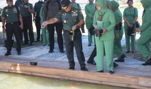 Kunker ke Makorem 045/Gaya Kasad Jenderal TNI Dr Dudung Abdurachman Tabur 5000 Bibit IKan