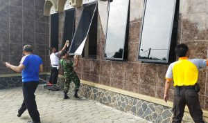 Babinsa Koramil 2304/Anyar, Giat Karbak Pembersihan Masjid