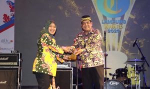 Chusnunia Chalim Membuka Acara Tribun Lampung Award dan Festival UMKM