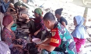 Babinsa Koramil 2303/Pulomerak, Puan Ter Pembuatan Keripik Emping