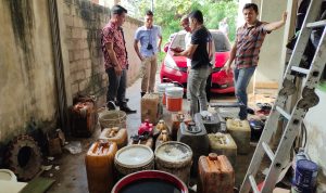Tim Satreskrim Polres Kota Pangkalpinang Lakukan Penggerebekan Tempat Penimbunan BBM Jenis Solar
