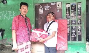 Dinsos Kota Serang, Menyerahkan Bantuan Kepada Korban Rumah Kebakaran.