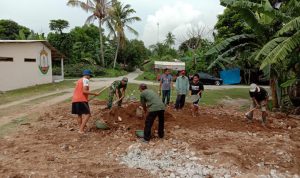 Babinsa Koramil 2304/Anyar, Giat Karbak Pembangunan Lapangan Volly Ball