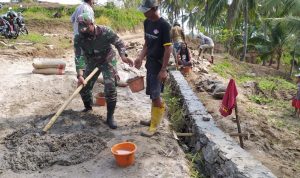 Babinsa Koramil 2306/Mancak, Giat Karbak Pembuatan Saluran Air