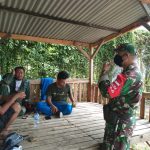 Babinsa Koramil 2304/Anyar, Giat Komsos Membahas Tentang BLT BBM