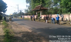 Lurah kota Bumi Ilir Ajak Masyarakat beserta Yonip 143.C untuk Melaksanakan jum’at Bersih