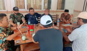 Babinsa Koramil 2304/Anyar, Giat Komsos Membahas Kebersihan Lingkungan
