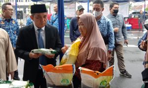Maulan Aklil Tutup Pelaksanaan 20 Titik Bazar Murah di Wilayah Pangkalpinang