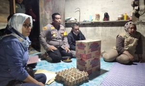 Dinsos Pasangkayu Bersama Kapolsek Sambangi Warga Masabo