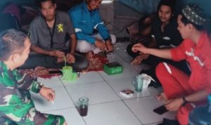 Babinsa Koramil 2303/Pulomerak, Komsos Membahas Terkait Mengantisipasi Banjir