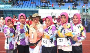 Darma Wanita DPRD Kota Pangkalpinang, Ikuti Lomba Lari Estafet