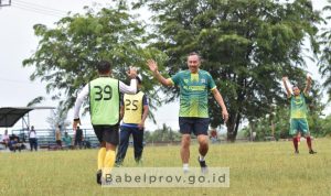 Tingkatkan Sinergitas, Pj Gubernur dan  Forkopimda Babel Gelar Laga Sepakbola Bersama